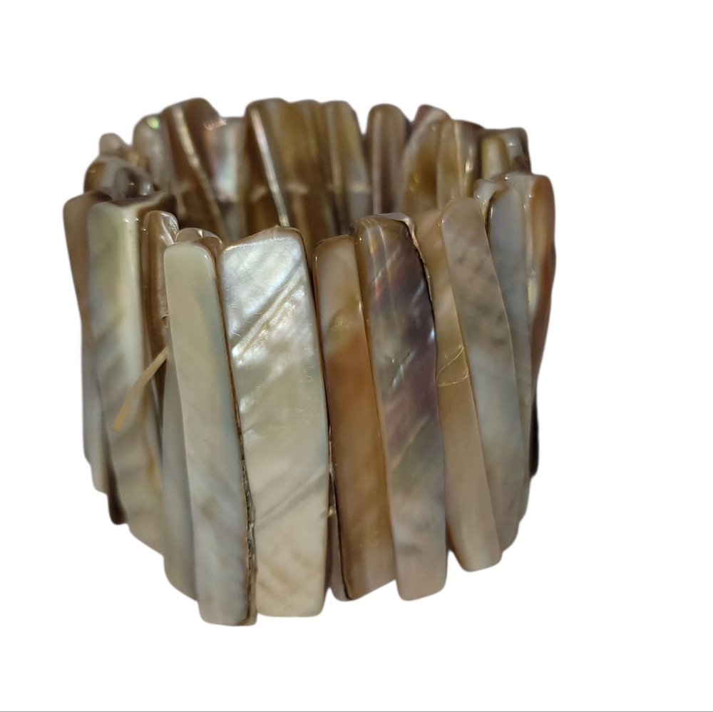 Cream Albacore Hawaiian Long Shell Stretch Bracelet